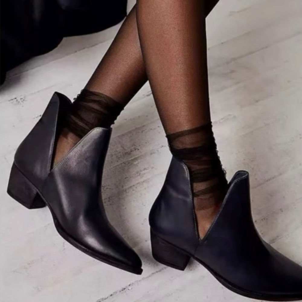 FREE PEOPLE Charm Double V Leather Ankle Booties Black Size EU 41